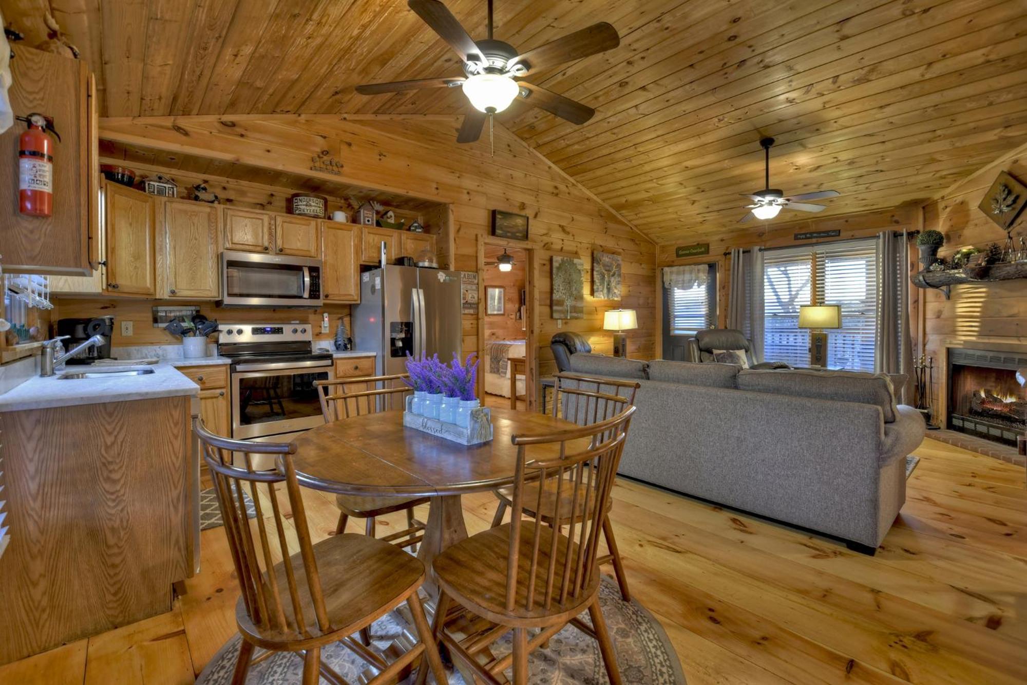 Talking Leaves Hot Tub Firepit And Comfy King Beds Villa Ellijay Buitenkant foto