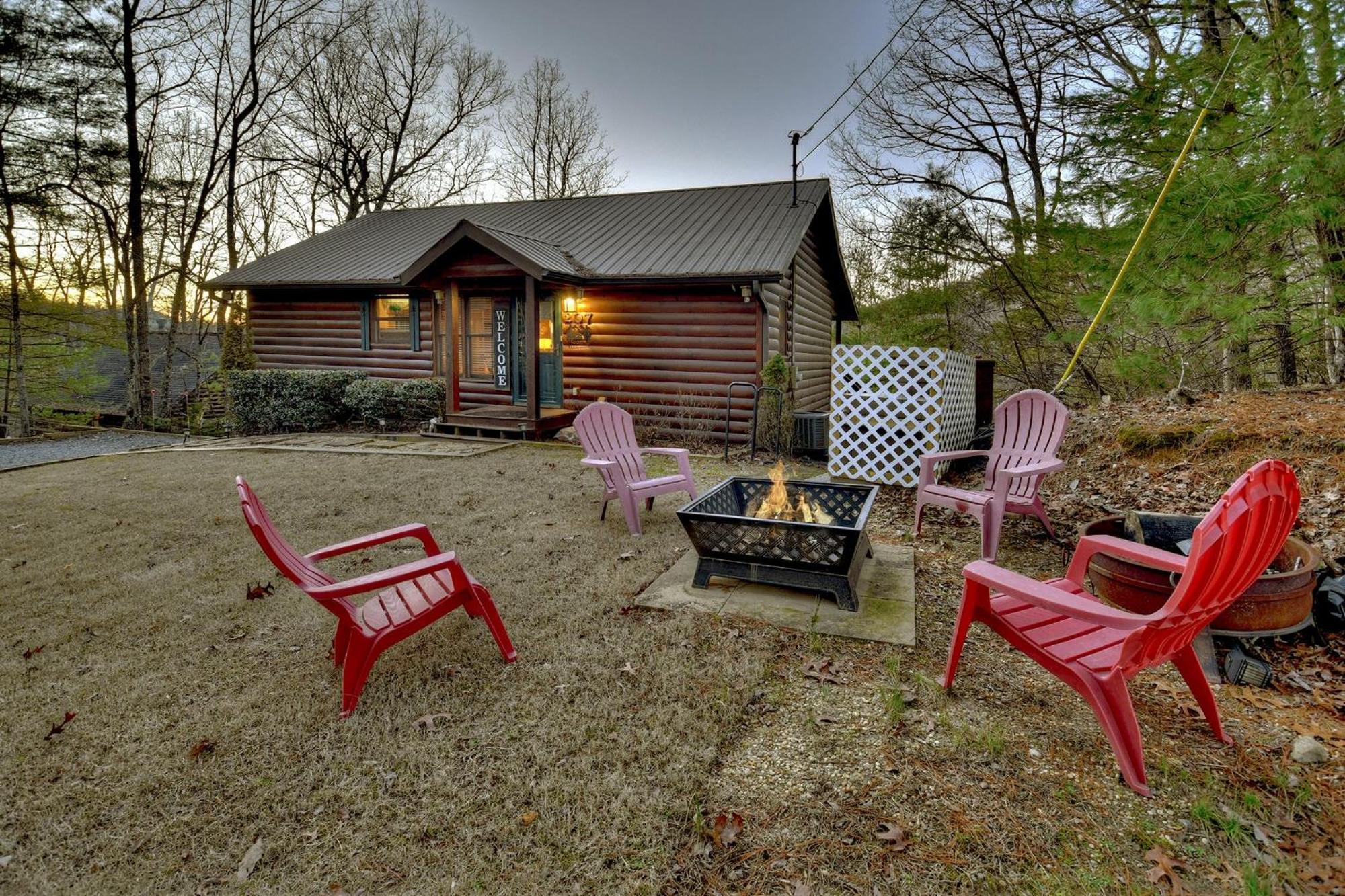 Talking Leaves Hot Tub Firepit And Comfy King Beds Villa Ellijay Buitenkant foto